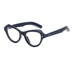Eleganti occhiali da sole cat-eye neri con rivetti vintage per look moda outdoor