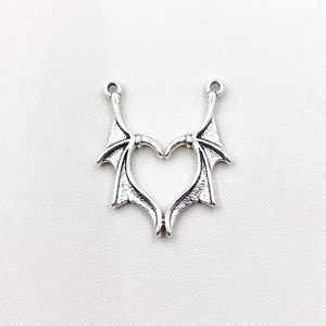 Silver gothic heart-shaped dragon wing pendant made of zinc alloy for DIY jewelry making