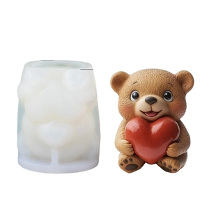 3D Silikonform kleiner Bär mit Herz für die DIY Herstellung von Duftkerzen und Deko