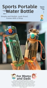 Detail of durable transparent PC sports bottle with silicone seal and tea infuser