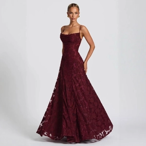 Sexy weinrotes Jacquard-Maxikleid mit rückenfreiem Design und eleganter Blumen-Spitze