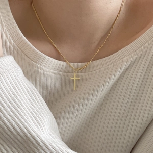 Elegant 925 sterling silver gold cross necklace with unique twisted chain texture on model