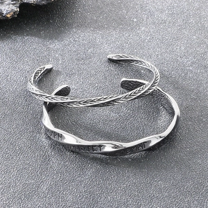 Set de bracelets Vikings vintage en acier avec runes gravées et design torsadé pour homme