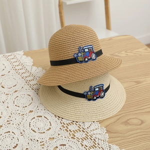 Chapeau De Soleil En Paille Pour Enfants Respirant En Papier Avec Écusson De Voiture De Tracteur Dessin Animé Bord Large Plage