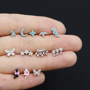 Set di orecchini delicati con motivi a farfalla e serpente in argento e zirconi colorati