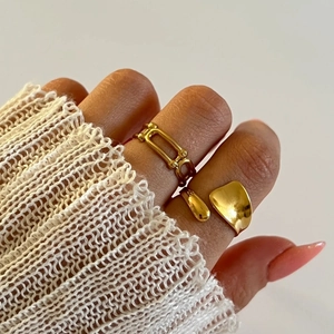 Bagues ouvertes en acier titane plaqué or 18 carats avec motif cœur et chaîne