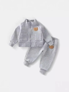 Set sportivo grigio per bambini con toppa a forma di orso e fodera in pile calda e morbida