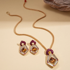 Parure collier dorée vintage avec pendentif émail violet et cristal ambré chic