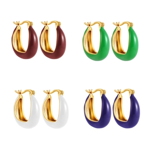 Set di quattro orecchini a cerchio a U placcati oro 18K con smalto colorato assortito