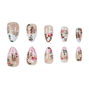 Set unghie finte natalizie con omino di pan di zenzero e alberi su sfondo bianco