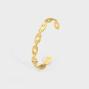 Detail of 0.76cm wide gold hollow heart chain bangle weighing 7.9g in stainless steel