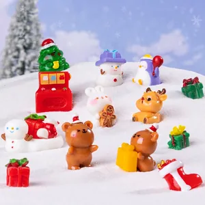 Ensemble de figurines de Noël miniatures avec bonhomme de neige et renne sur socle de neige