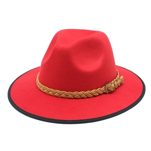 Chapeau fedora en laine rouge classique avec bande tressée marron et boucle métal