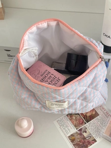 Quilted checkerboard cosmetic bag with pink and blue grid pattern and large capacity