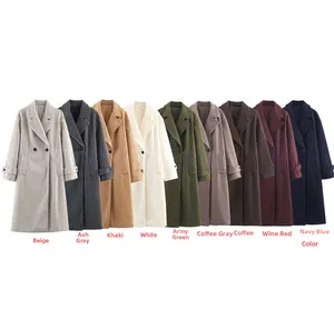 Détail montrant les couleurs du manteau long en laine avec poches et col à revers