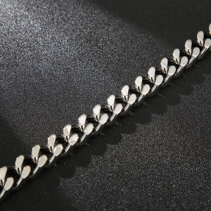 Bracelet gourmette pour homme en acier inoxydable argenté poli avec éclat métallique
