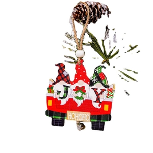 Festlicher hölzerner Weihnachts-Wichtel-LKW-Anhänger mit Joy- und Hohoho-Text.