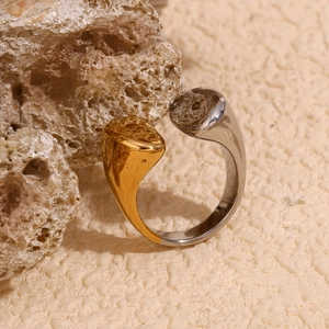Bague ouverte en acier inoxydable plaqué or 18 carats avec motif goutte bicolore