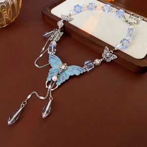 Collier papillon élégant avec émail bleu et perles de cristal pour femmes de luxe