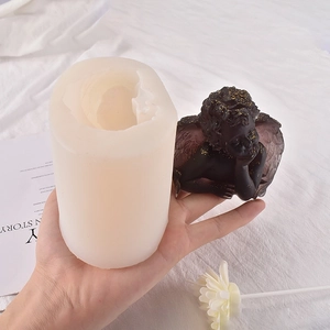 3D-Engel-Silikonform für DIY-Kerzen und Gips mit detaillierten Flügeln und Goldakzenten