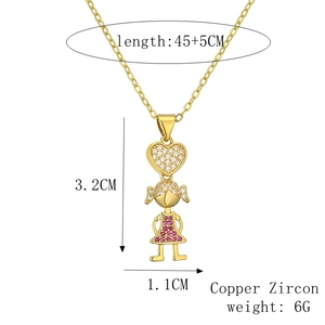 Détail du pendentif cœur et fille en zircon avec dimensions 3,2x1,1 cm sur chaîne dorée
