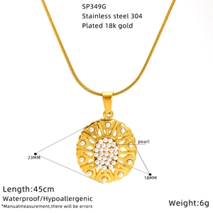 Detail of 18K gold plated stainless steel necklace with pearl pendant and 23mm diameter