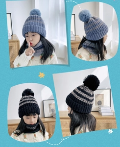 Dettaglio del set per bambini con cappello a maglia a righe, pompon e scaldacollo spesso
