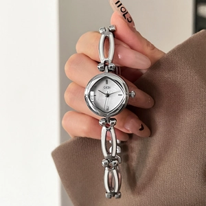 Women Fashion Bracelet Watch Mother Of Artificial Pearl Dial Waterproof Quartz Wristwatch Elegant Link Chain Design Jewelry Accessory