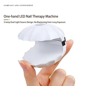Detalle de la lámpara LED para uñas en forma de concha con 5 perlas y diseño compacto