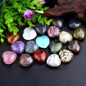 Natürliche Kristall Herz Edelsteine, 3cm Taschensteine Deko Heilsteine Herzen Geschenke.