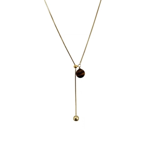Collier Y élégant en acier titane doré avec pierre œil de tigre et perles