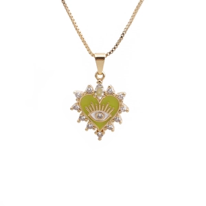 Collier cœur doré avec pendentif œil en émail vert et contour en zircone cubique