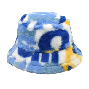 Bob en fausse fourrure de lapin avec imprimé lettres bleu et jaune pour l'hiver chaud