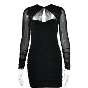 Sexy schwarzes figurbetontes Kleid mit Cut-out und transparenten Netzärmeln für den Sommer