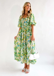 Detailansicht des Boho-Blumenkleids mit elastischer hoher Taille und Puffärmeln