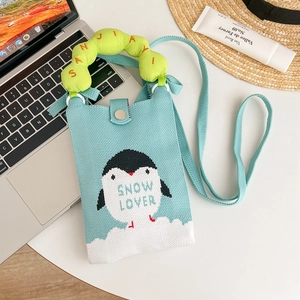 Borsa porta cellulare in maglia con motivo a pinguino blu e manico verde decorativo