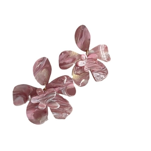 Minimalist resin flower earrings with pink and purple marble texture and silver needles