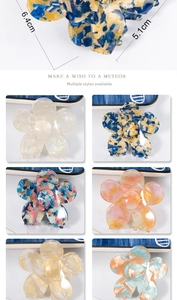 Detailed size view of acrylic flower hair clips showing 6.4cm x 5.1cm dimensions and patterns