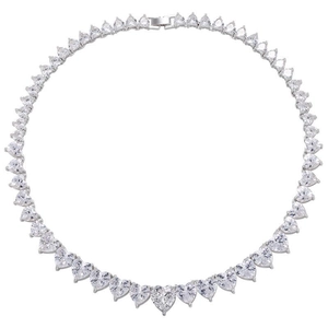 Exquisite necklace with white heart-shaped zircons and 18K silver-plated finish