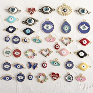 Aperçu de breloques œil porte-bonheur colorées en forme de cœur pour bijoux DIY