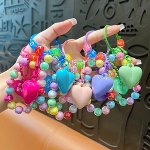 Portachiavi creativo con perline colorate a cuore con ciondoli carini e incisione Forever