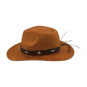 Détail d'un chapeau de cowboy en daim marron avec ruban cuir et clous étoiles argentés