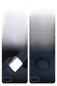 Détail du bonnet docker bleu marine avec broderie battement de cœur et boucle métal