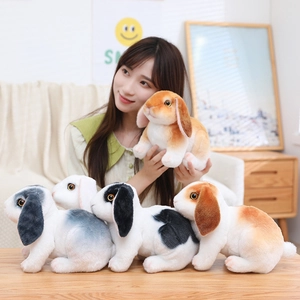 Détails de lapins en peluche réalistes à oreilles tombantes en plusieurs couleurs sur sofa