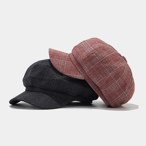 Gorras octogonales retro a cuadros de estilo británico para mujer en gris y rojo