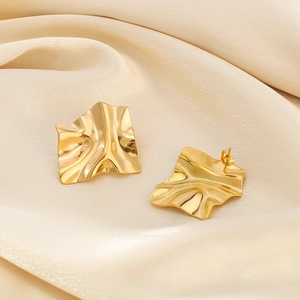 Polished 18K gold-plated stainless steel square earrings with ripple texture on silk