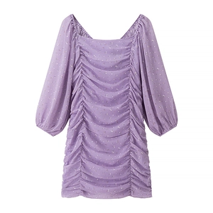 Elegante mini abito in chiffon floreale viola con scollo quadrato e maniche a sbuffo