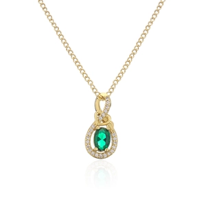 Collana placcata oro 18 carati con pietra ovale verde e zirconi su sfondo bianco