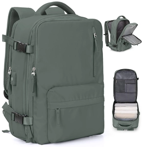 Mochila de viaje verde gran capacidad con compartimentos internos y espacio de guardado