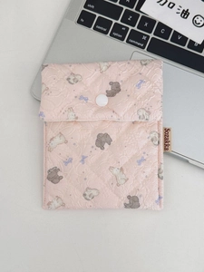 Gesteppte rosa Tasche mit Bären- und Hasenmotiven für Damenhygieneartikel und Make-up-Zubehör